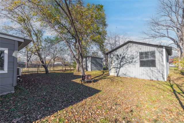 1112 W Baker Street, Brownwood, TX 76801