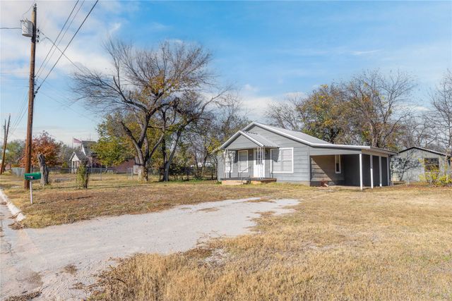 1112 W Baker Street, Brownwood, TX 76801
