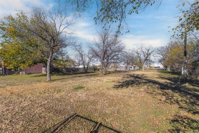 1112 W Baker Street, Brownwood, TX 76801