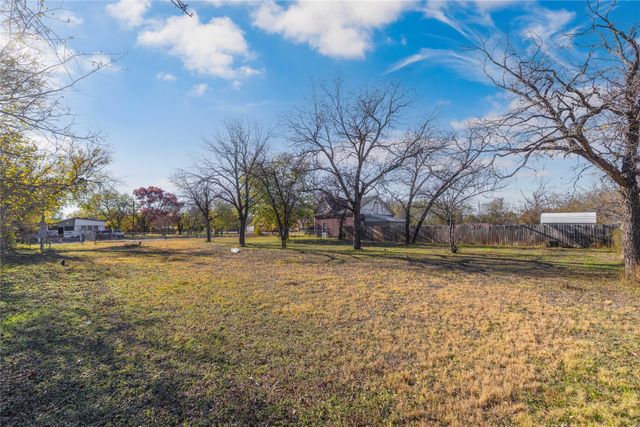 1112 W Baker Street, Brownwood, TX 76801
