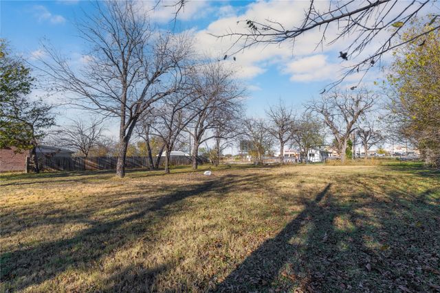 1112 W Baker Street, Brownwood, TX 76801