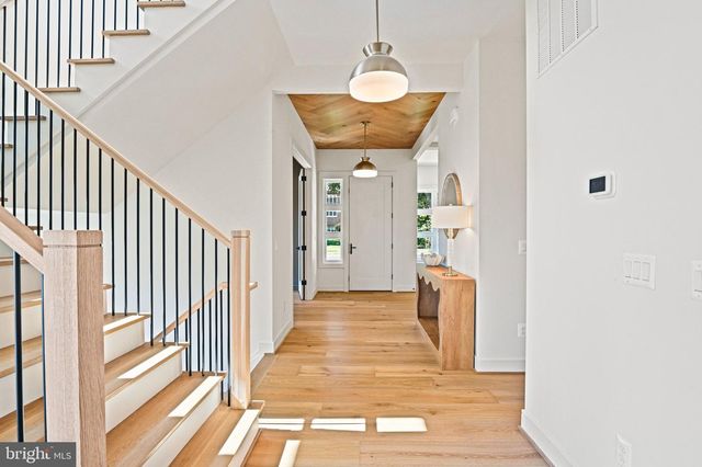 107 MOORE AVE SE, Vienna, VA 22180