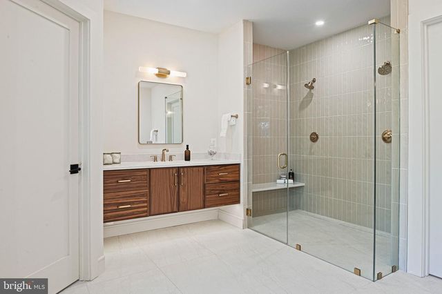 107 MOORE AVE SE, Vienna, VA 22180