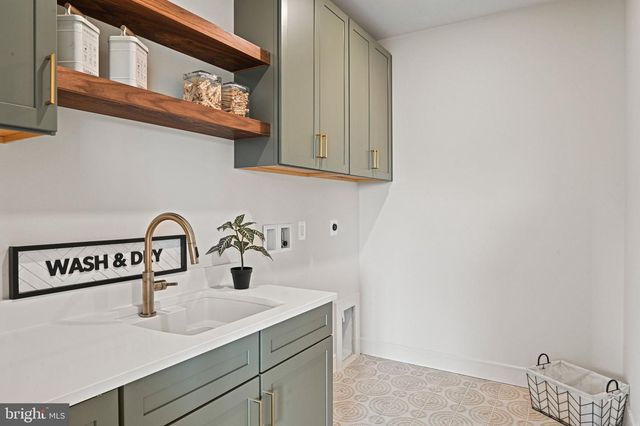 107 MOORE AVE SE, Vienna, VA 22180