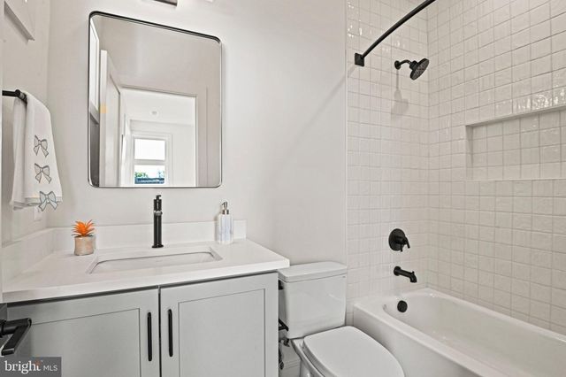 107 MOORE AVE SE, Vienna, VA 22180