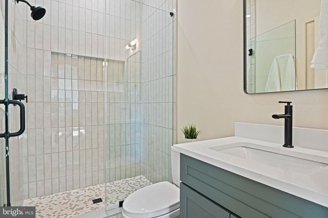 107 MOORE AVE SE, Vienna, VA 22180