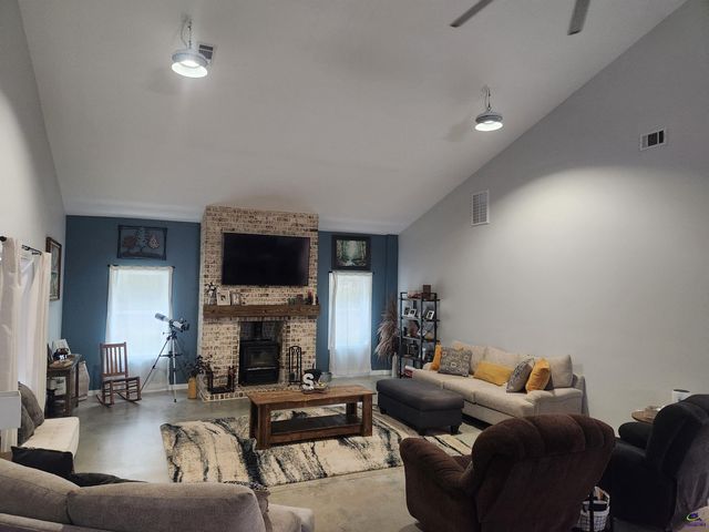 715 Perry Highway, Hawkinsville, GA 31036