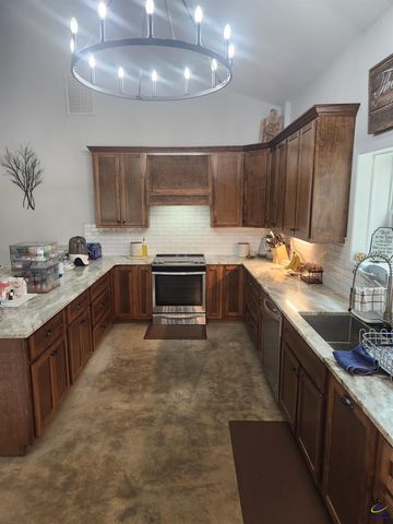 715 Perry Highway, Hawkinsville, GA 31036