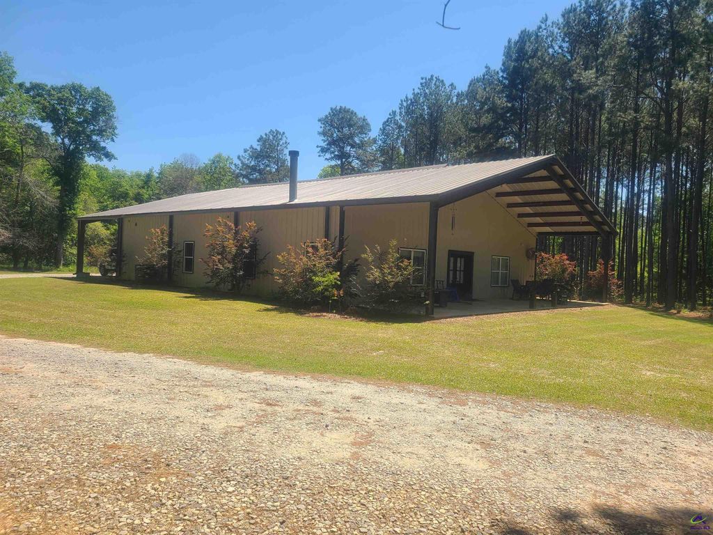 715 Perry Highway, Hawkinsville, GA 31036