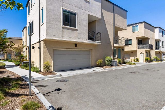 5222 Surfwalk Way 6, San Diego, CA 92154