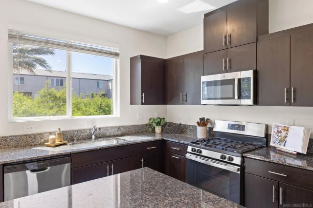 5222 Surfwalk Way 6, San Diego, CA 92154