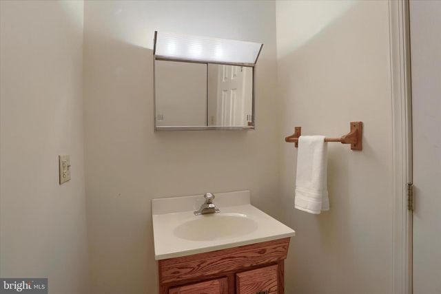 137 CHARTWOOD DR, Harrisburg, PA 17111