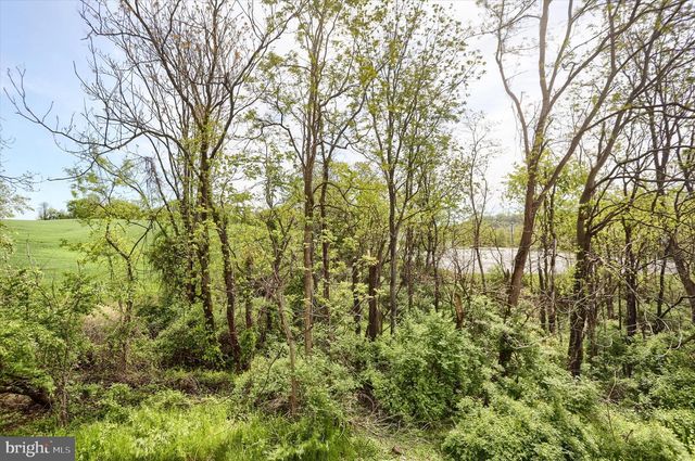 137 CHARTWOOD DR, Harrisburg, PA 17111