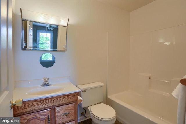 137 CHARTWOOD DR, Harrisburg, PA 17111
