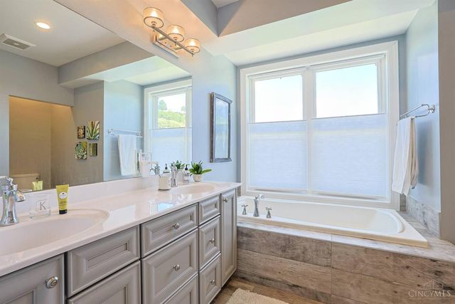 2900 Corbin Park Court, Cincinnati, OH 45226