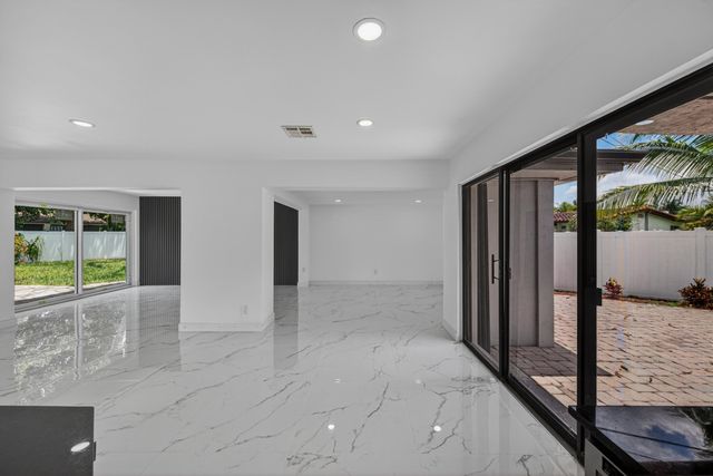 2740 NW 9th Lane, Wilton Manors, FL 33311