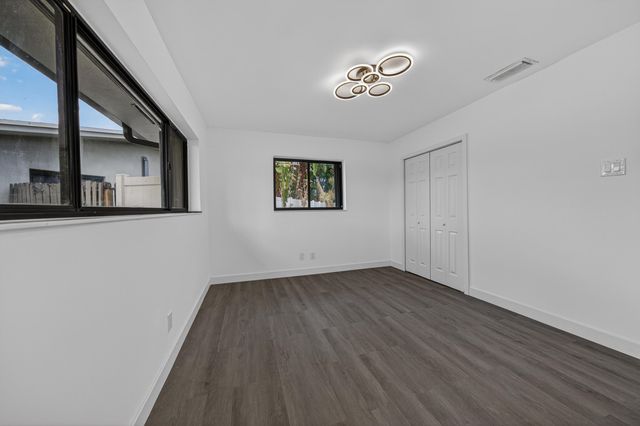 2740 NW 9th Lane, Wilton Manors, FL 33311