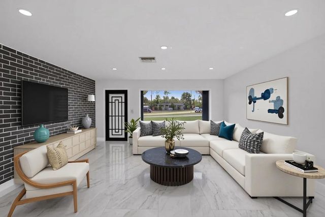 2740 NW 9th Lane, Wilton Manors, FL 33311