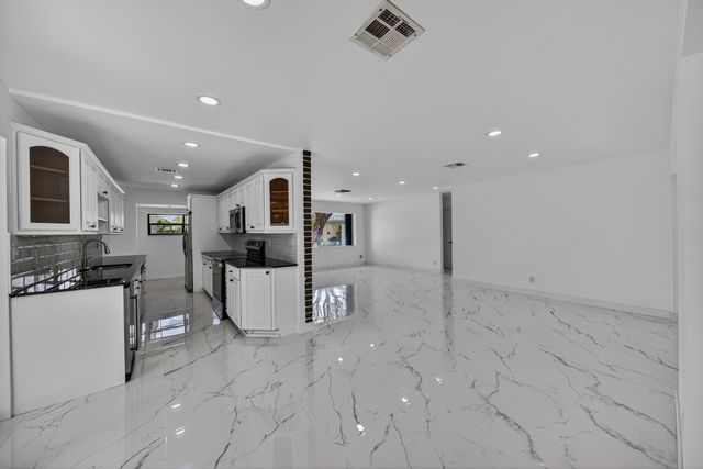 2740 NW 9th Lane, Wilton Manors, FL 33311