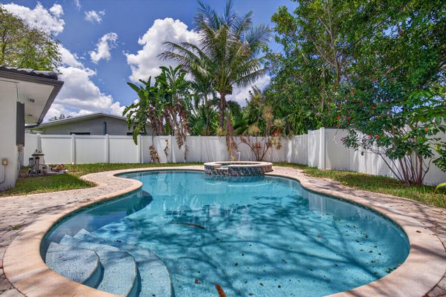 2740 NW 9th Lane, Wilton Manors, FL 33311