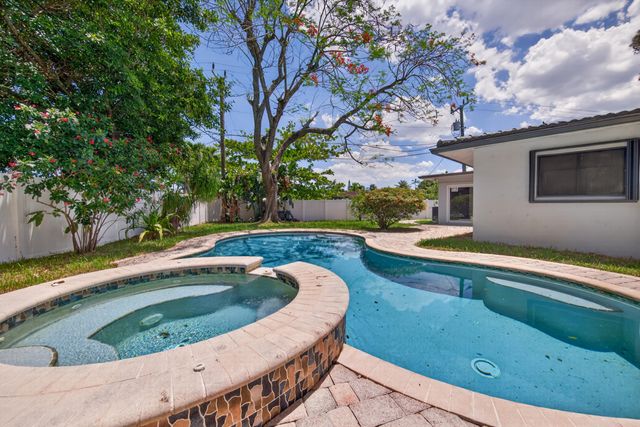 2740 NW 9th Lane, Wilton Manors, FL 33311
