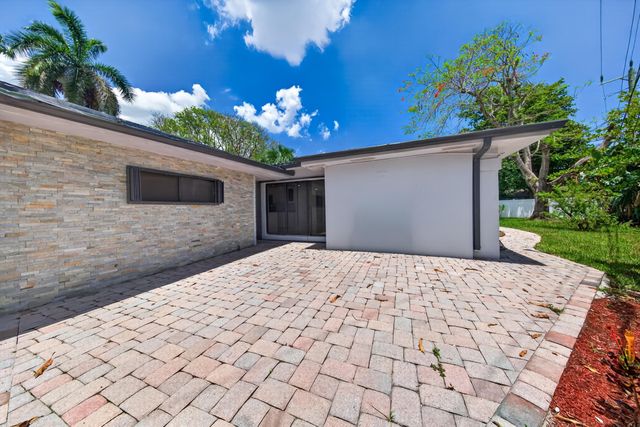 2740 NW 9th Lane, Wilton Manors, FL 33311