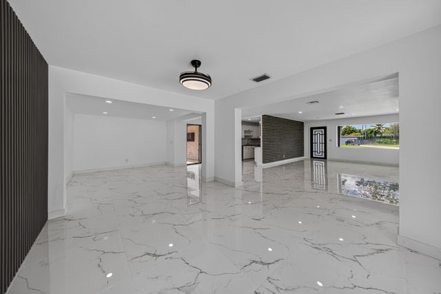 2740 NW 9th Lane, Wilton Manors, FL 33311