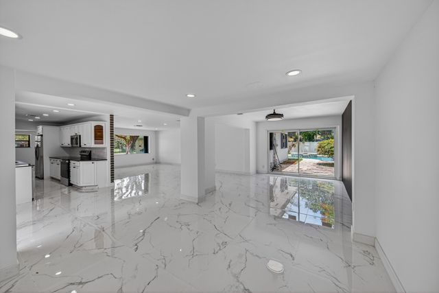 2740 NW 9th Lane, Wilton Manors, FL 33311