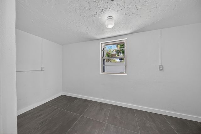 2740 NW 9th Lane, Wilton Manors, FL 33311