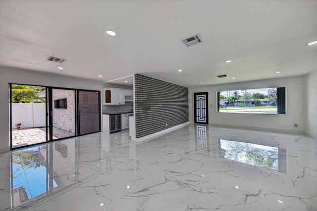 2740 NW 9th Lane, Wilton Manors, FL 33311