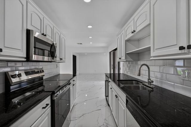 2740 NW 9th Lane, Wilton Manors, FL 33311