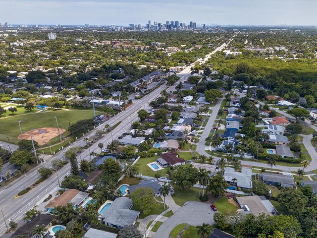 2740 NW 9th Lane, Wilton Manors, FL 33311