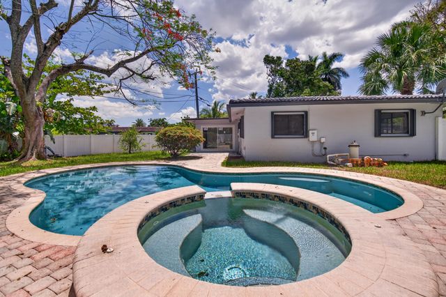 2740 NW 9th Lane, Wilton Manors, FL 33311