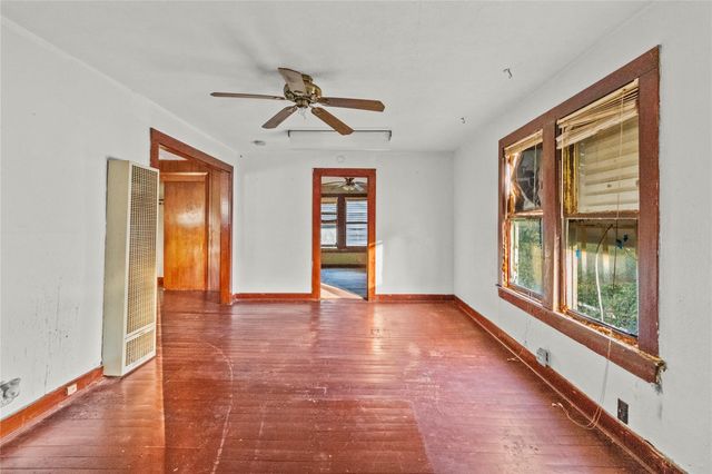 720 14th Avenue N, Texas City, TX 77590