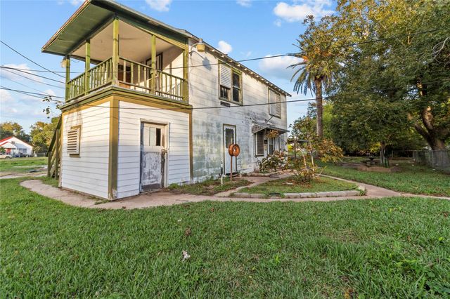 720 14th Avenue N, Texas City, TX 77590