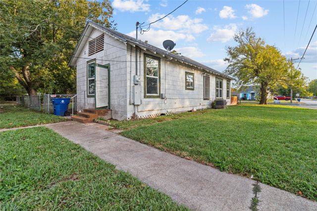 720 14th Avenue N, Texas City, TX 77590