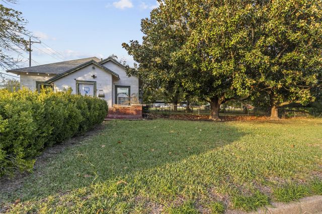 720 14th Avenue N, Texas City, TX 77590