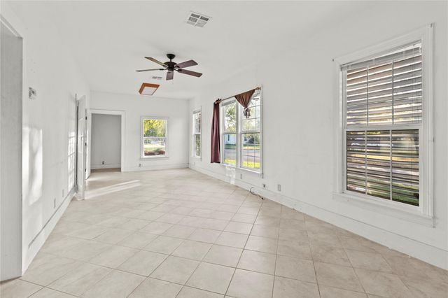 720 14th Avenue N, Texas City, TX 77590