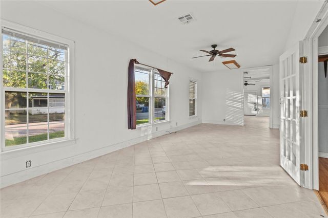 720 14th Avenue N, Texas City, TX 77590