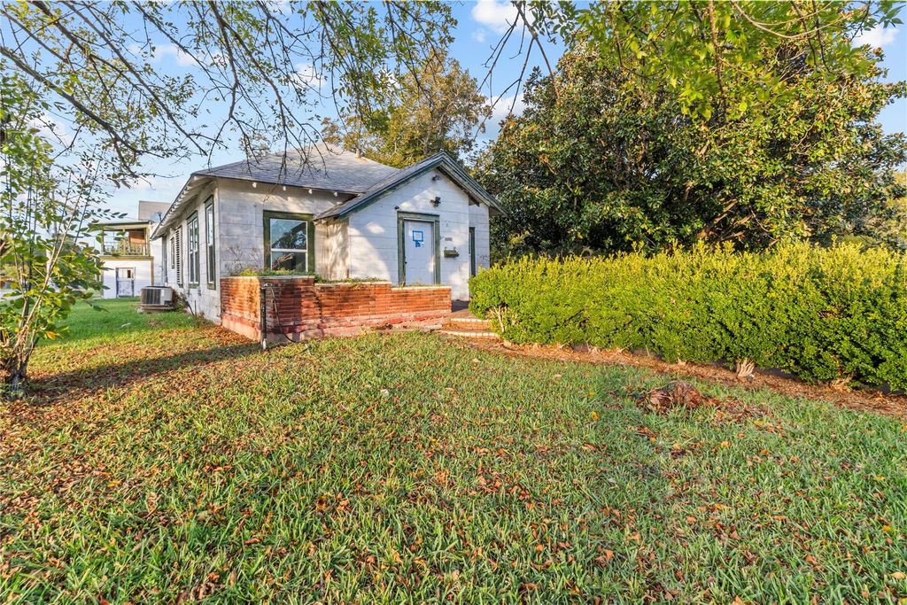 720 14th Avenue N, Texas City, TX 77590