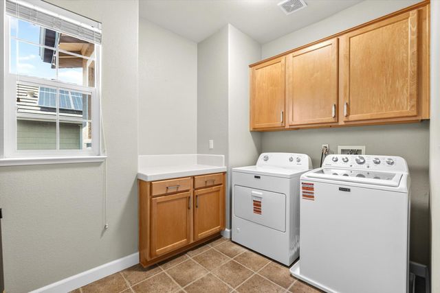 933 Campfire Cir, Rocklin, CA 95765