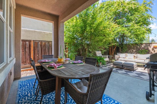 933 Campfire Cir, Rocklin, CA 95765