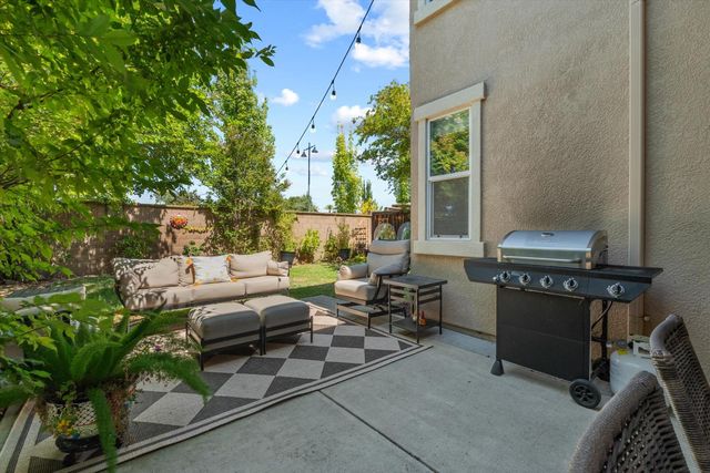 933 Campfire Cir, Rocklin, CA 95765