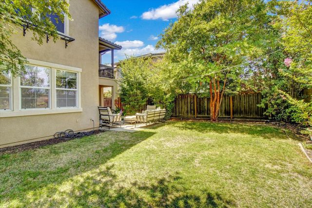 933 Campfire Cir, Rocklin, CA 95765