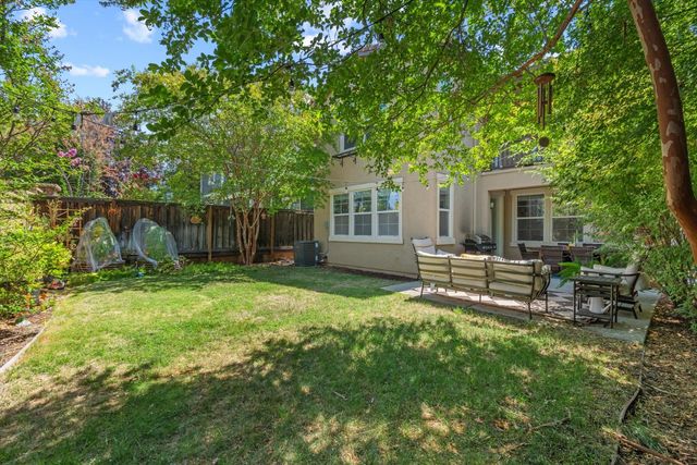 933 Campfire Cir, Rocklin, CA 95765