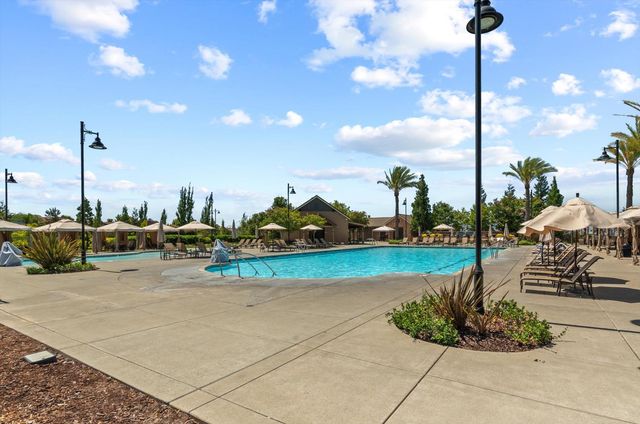 933 Campfire Cir, Rocklin, CA 95765