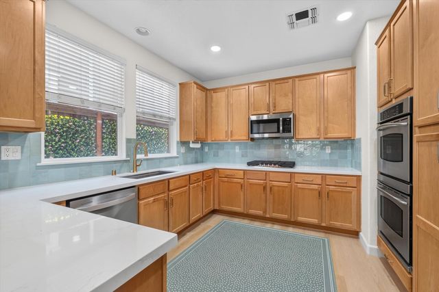 933 Campfire Cir, Rocklin, CA 95765