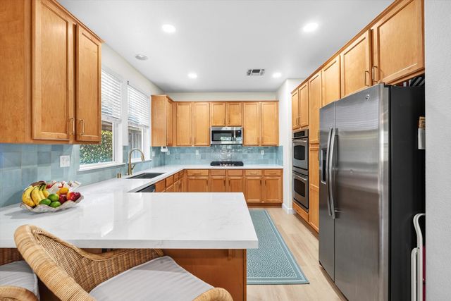 933 Campfire Cir, Rocklin, CA 95765