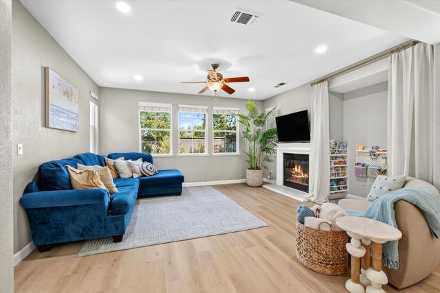 933 Campfire Cir, Rocklin, CA 95765