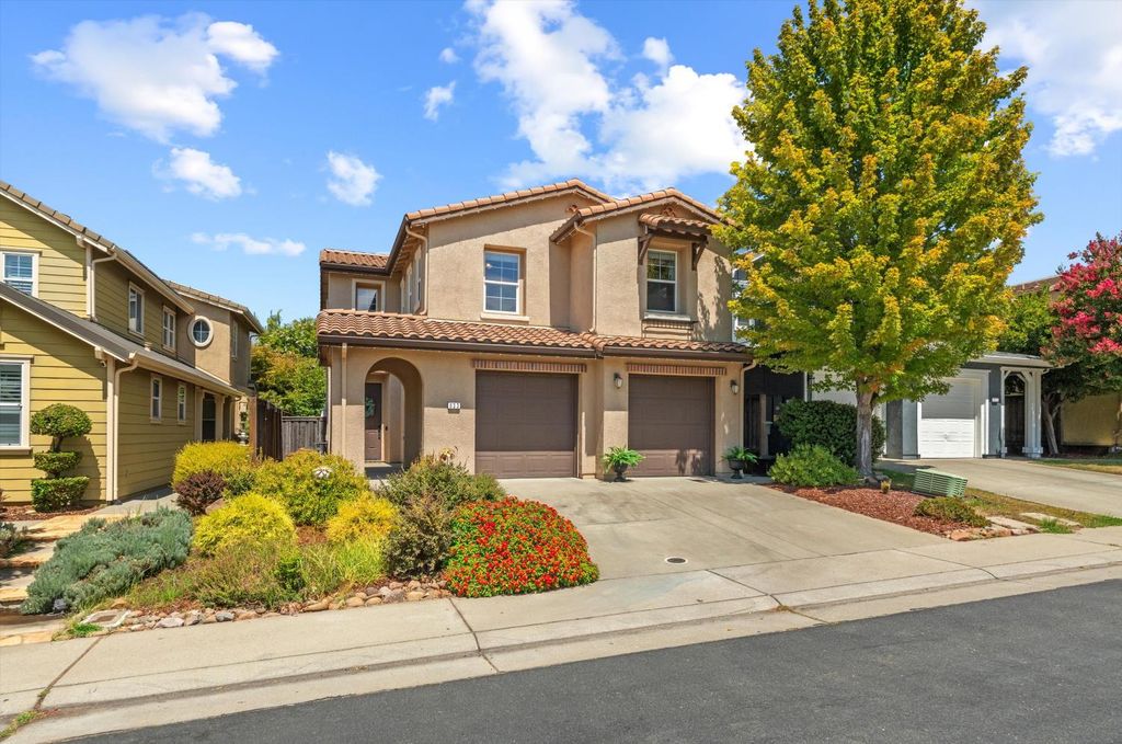 933 Campfire Cir, Rocklin, CA 95765